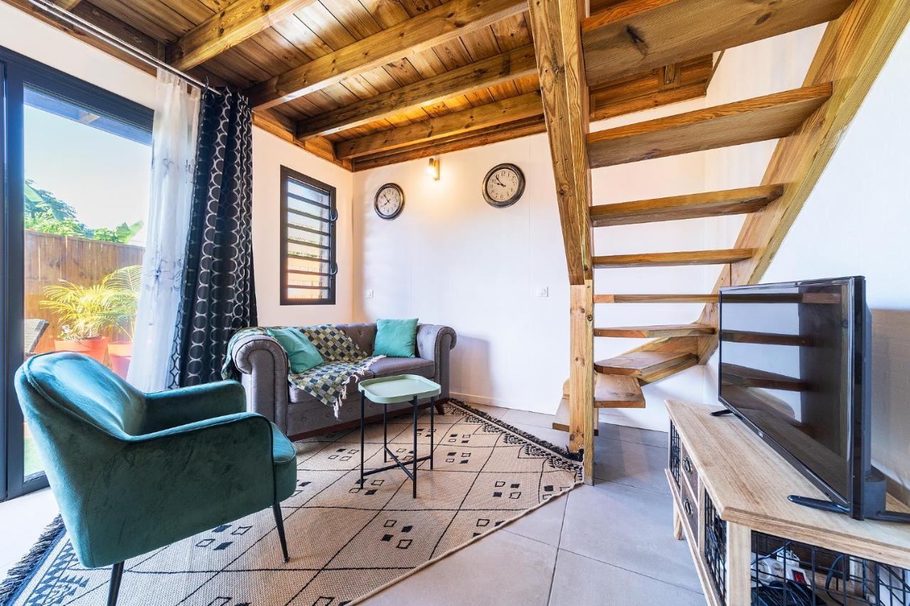 Charmant Chalet Avec Jacuzzi, L'Ile O Vert Saint-Philippe Exterior foto