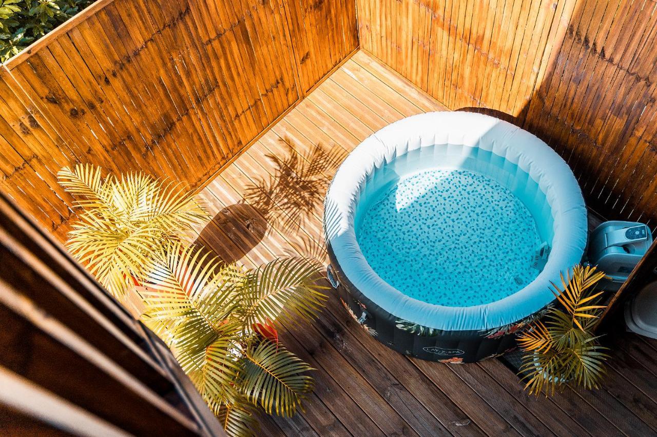 Charmant Chalet Avec Jacuzzi, L'Ile O Vert Saint-Philippe Exterior foto