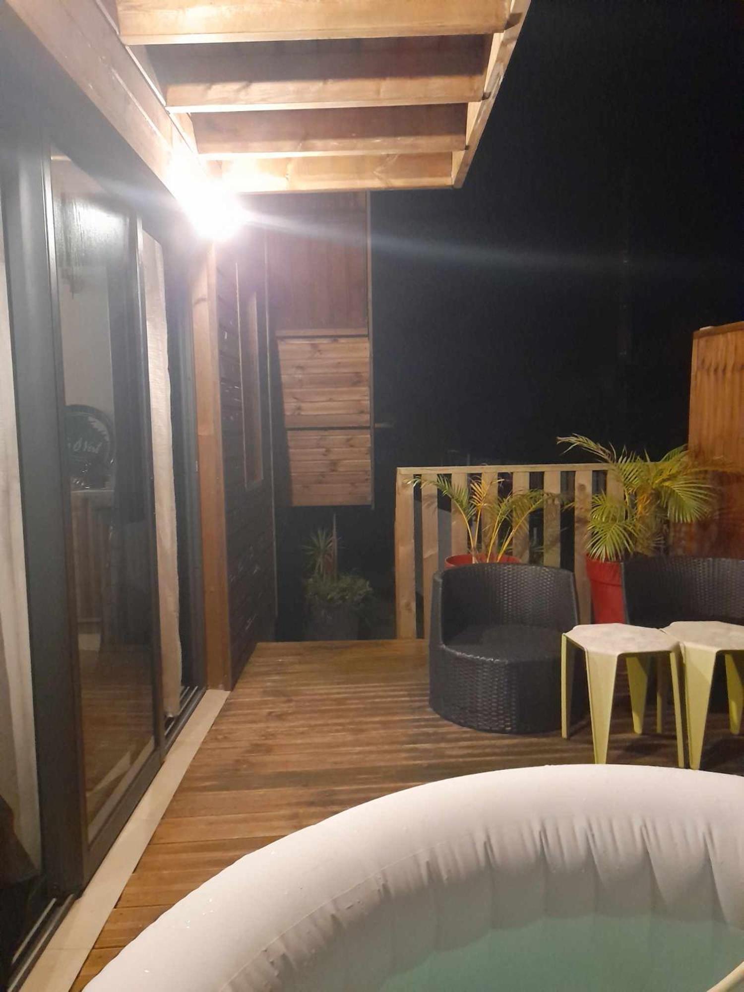 Charmant Chalet Avec Jacuzzi, L'Ile O Vert Saint-Philippe Exterior foto
